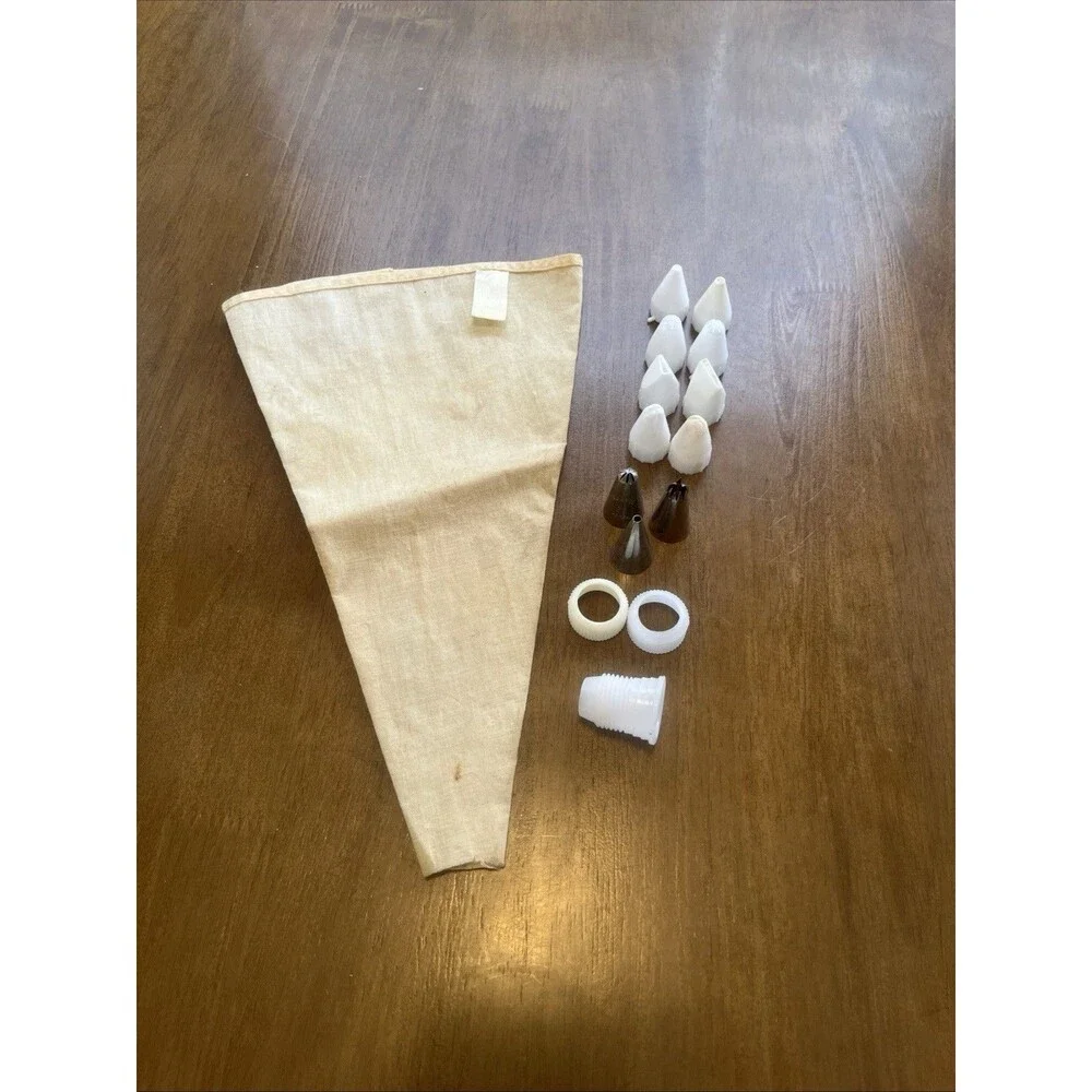 Vintage Standard Cake Decorator Pastry Bag With 12 Tips